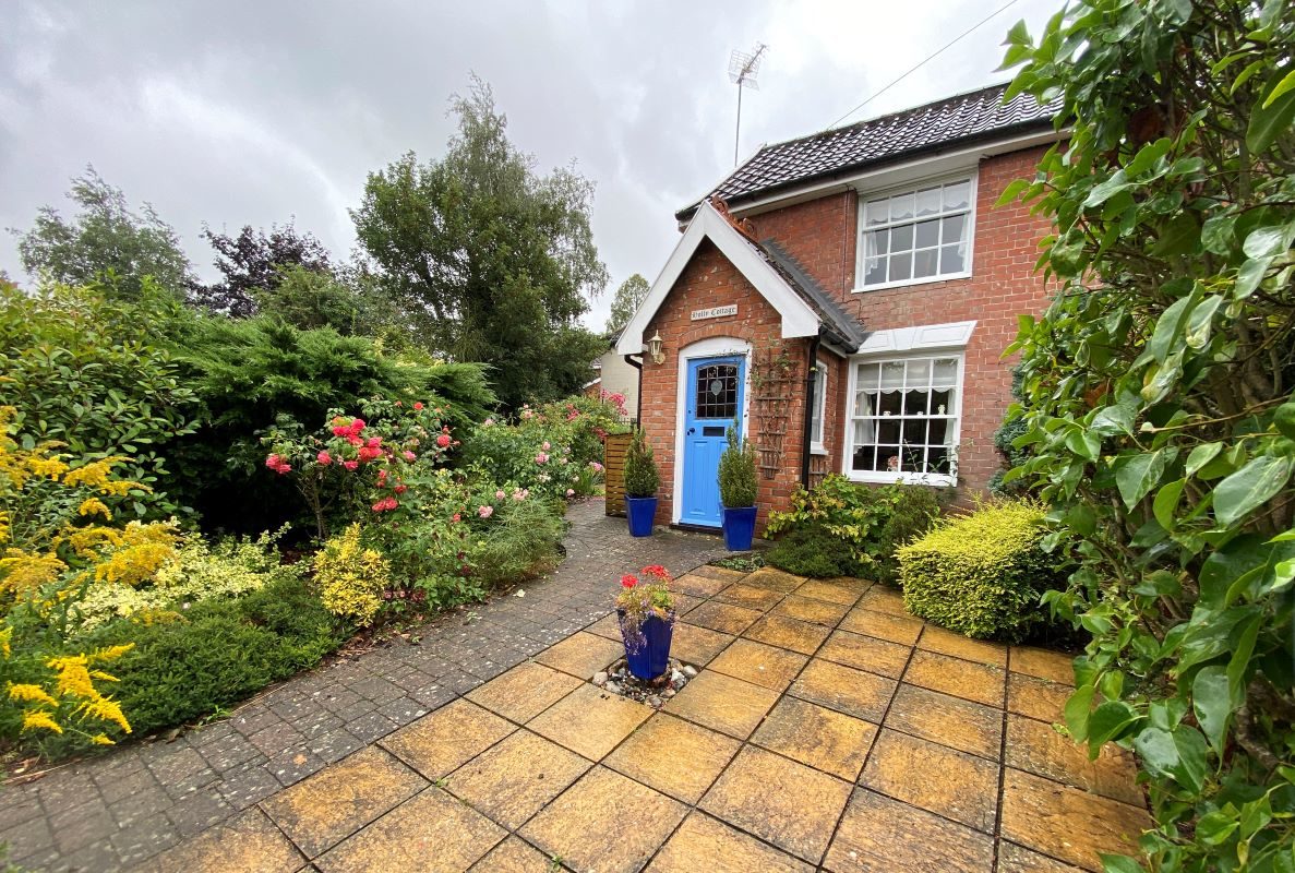 Holly Cottage, Cratfield Road, Fressingfield, Eye lot image - 0