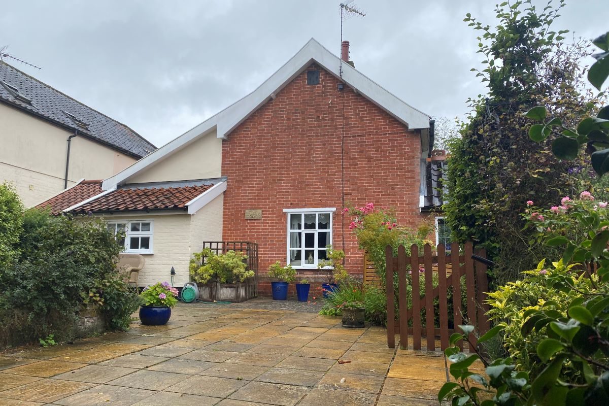 Holly Cottage, Cratfield Road, Fressingfield, Eye lot image - 2